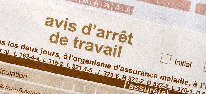 Formulaire d'avis d'arrêt de travail de l'assurance maladie, en gros plan