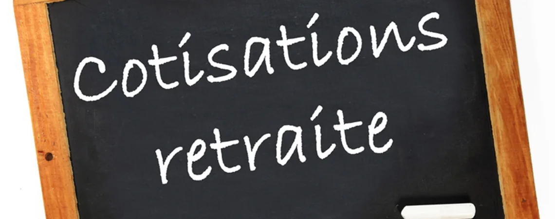 Ardoise portant l'inscription « Cotisations retraite »